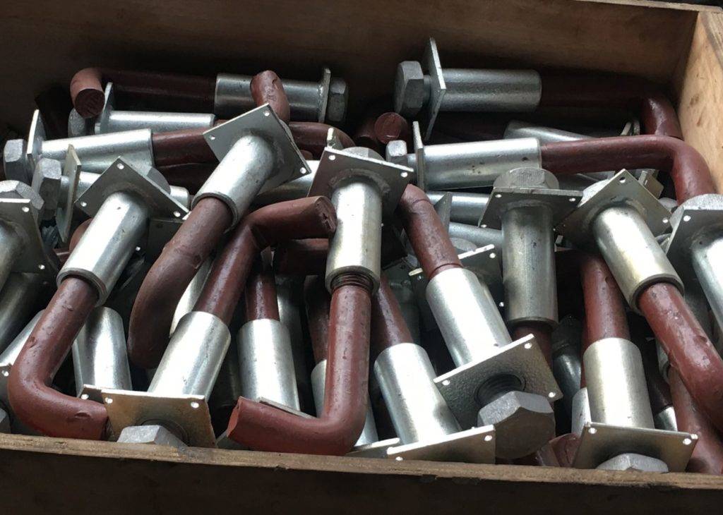 Anchoring accessories for rubber fender systems Anchoring accessories for rubber fender systems