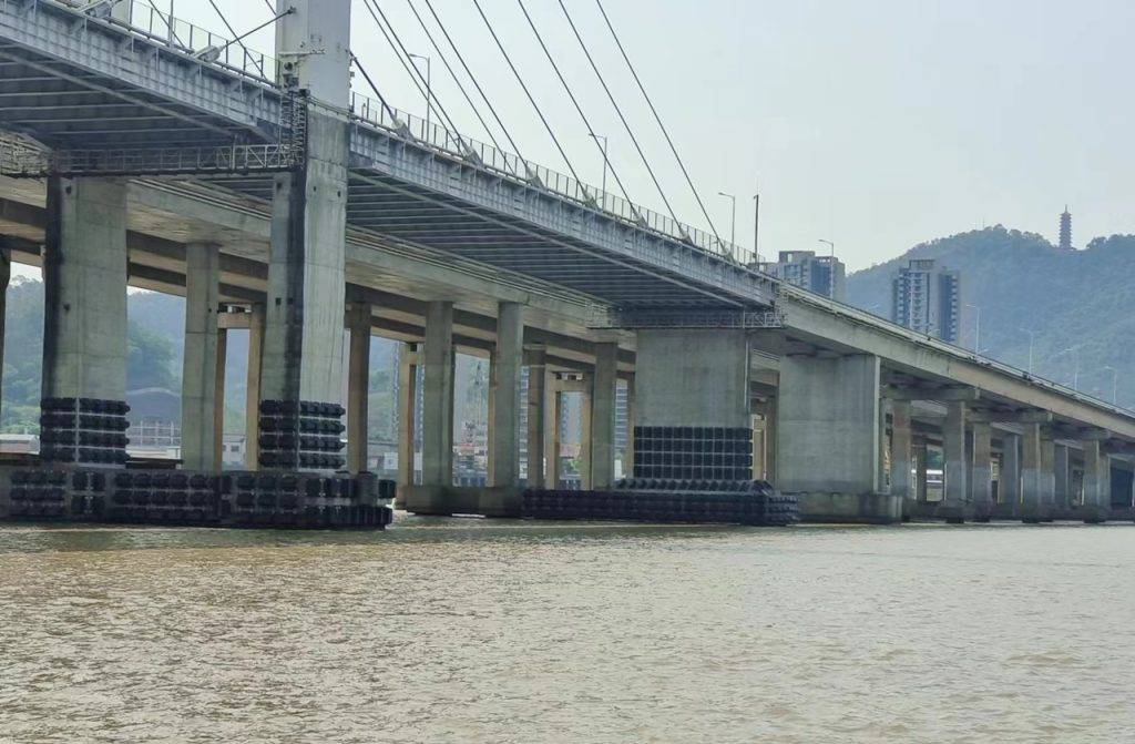 Practical application of arch rubber dock fenders