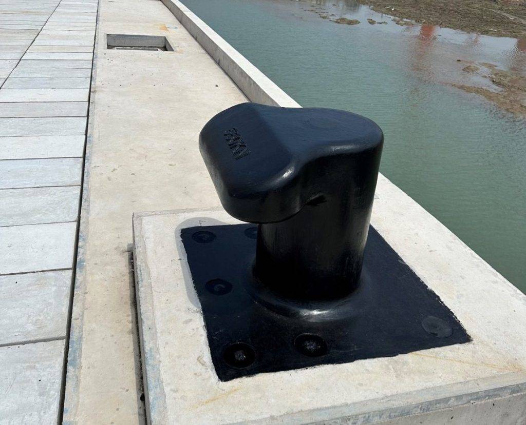 mooring bollard