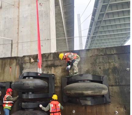 roller marine rubber fenders/ wheel rubber fender installation