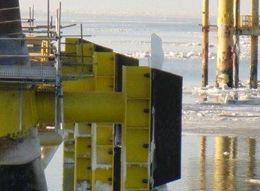 Offshore platform vessel fender system with maritime steel structure support Offshore platform vessel fender system with maritime steel structure support